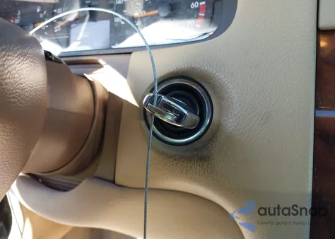 2001 Mercedes-Benz E 320 from USA, damaged, VIN WDBJF65J41B355118